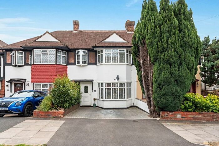 4 Bedroom Terraced House For Sale In Kingsbridge Road, Morden, SM4