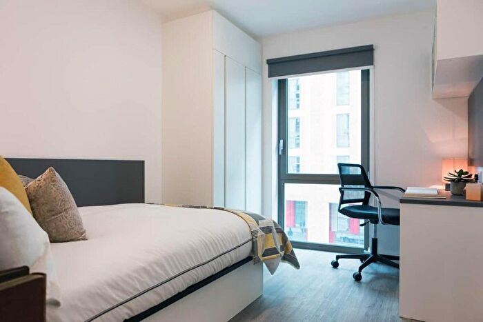 Studio To Rent In Holloway Road, London, N7