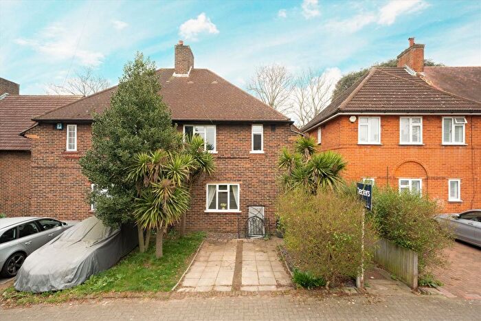 3 Bedroom Flat To Rent In Dover House Road, Putney, SW15