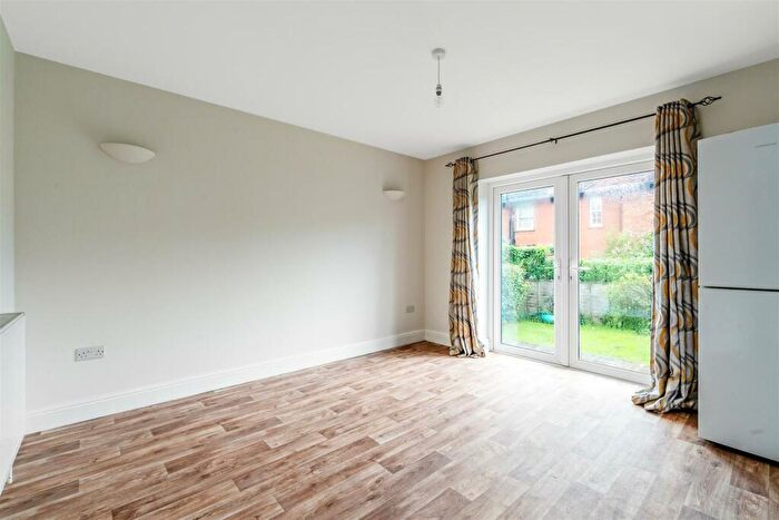 4 Bedroom Detached House For Sale In Poplar Road, Leatherhead, KT22