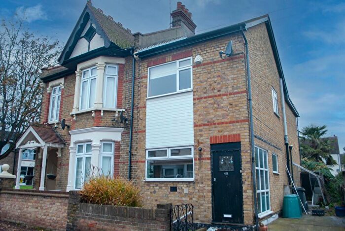 3 Bedroom Semi-Detached House To Rent In Beedell Avenue, Westcliff-on-Sea, SS0