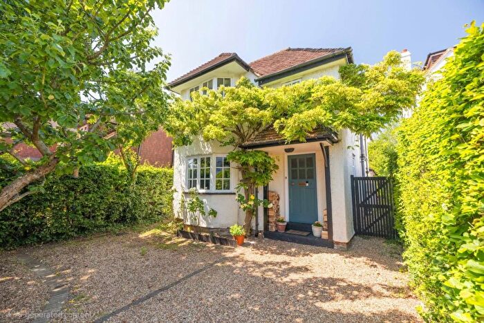 3 Bedroom Detached House For Sale In Woodside Avenue, Beaconsfield, HP9