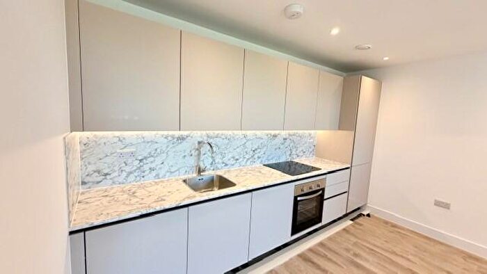 1 Bedroom Flat To Rent In Gale Street, Dagenham, RM11