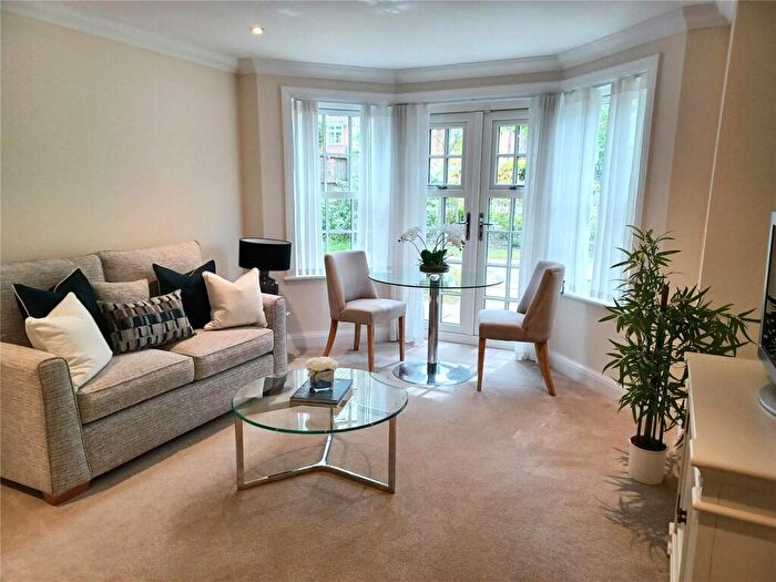 1 Bedroom Apartment To Rent In Dukes Ride, Crowthorne, Berkshire, RG45