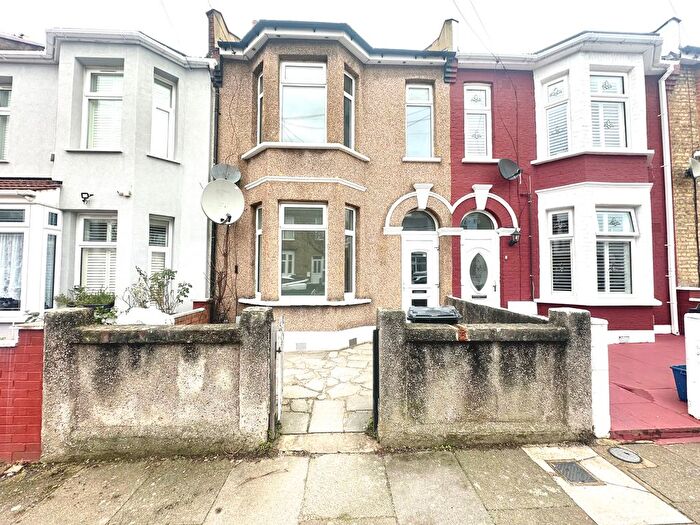 3 Bedroom Property To Rent In Baden Road, Ilford, IG1