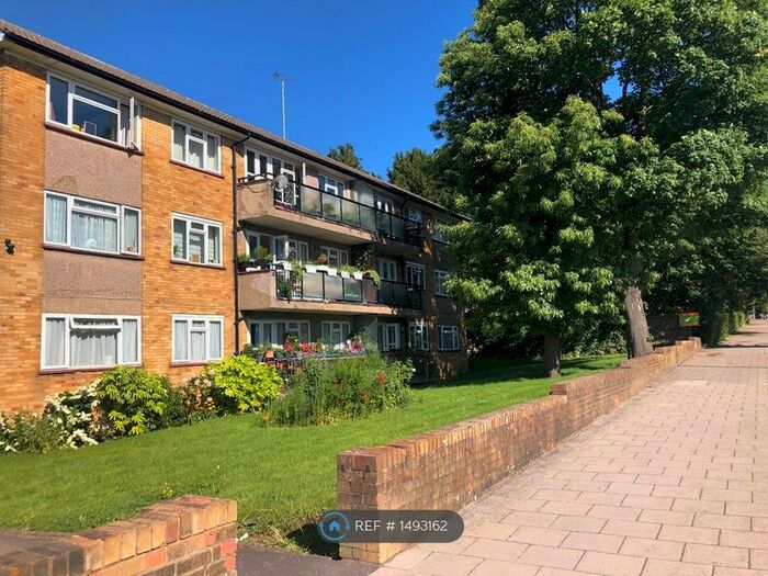 2 Bedroom Flat To Rent In Great North Road, New Barnet, Barnet, EN5