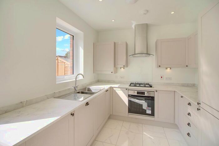 3 Bedroom Semi-Detached House To Rent In Rosemary Road, York, YO24