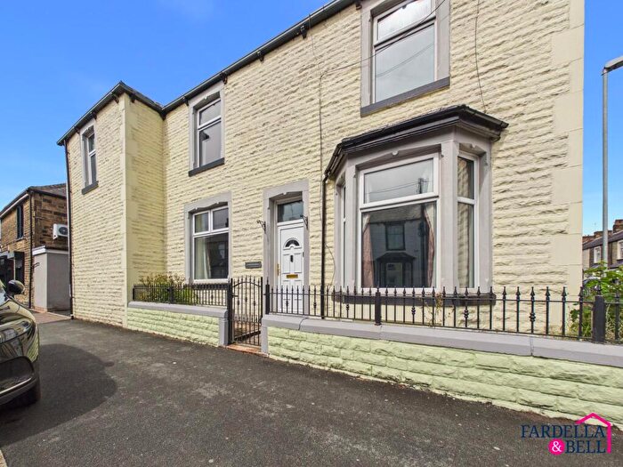 3 Bedroom Terraced House For Sale In Lyndhurst Road, Burnley, BB10