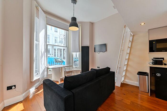 Studio To Rent In Fairholme Road, Barons Court, London, W14