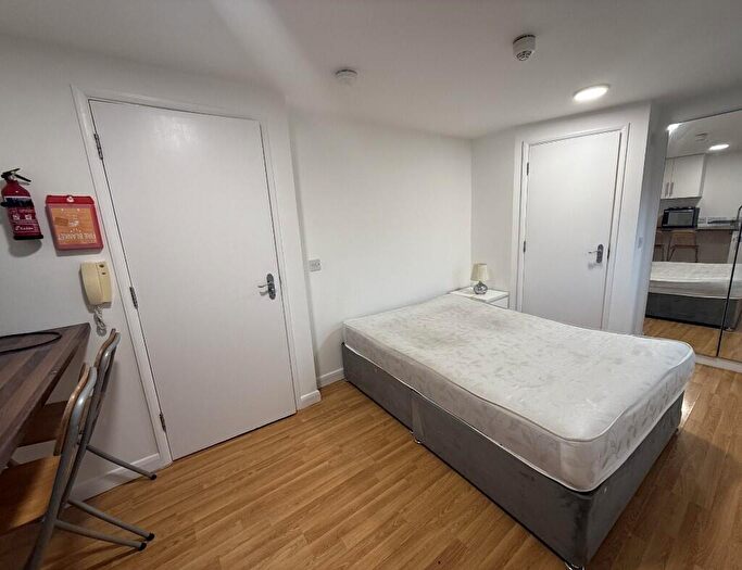 Studio To Rent In Woodstock Avenue, London, NW11