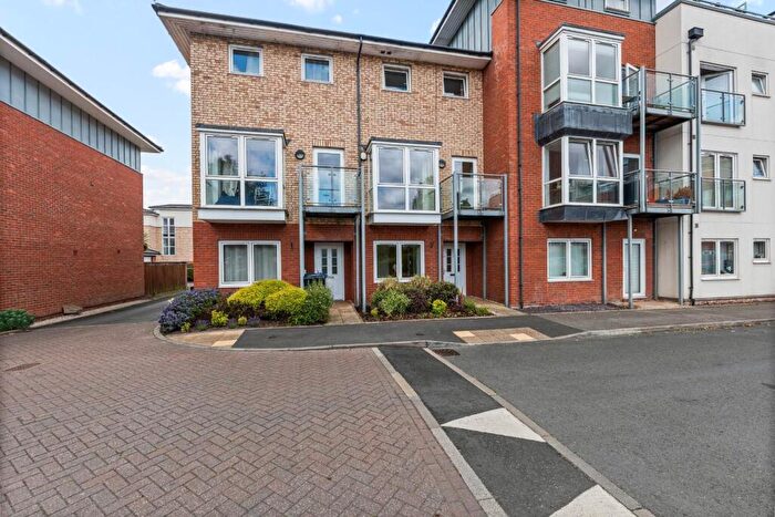 3 Bedroom Town House For Sale In Kempton Drive, Warwick, CV34