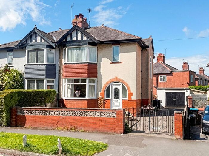 3 Bedroom Semi-Detached House For Sale In Crab Lane, Harrogate, HG1