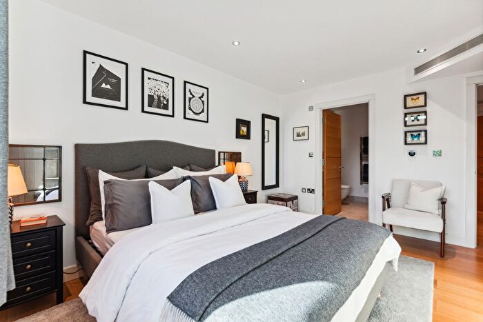 2 Bedroom Flat For Sale In Fountain House, The Boulevard, SW6