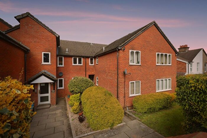 2 Bedroom Flat For Sale In Abercromby Avenue, High Wycombe, HP12