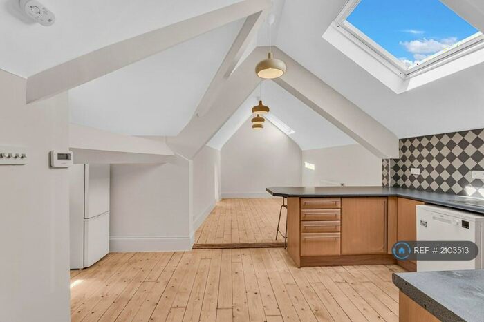 3 Bedroom Flat To Rent In Commercial Road, London, E1