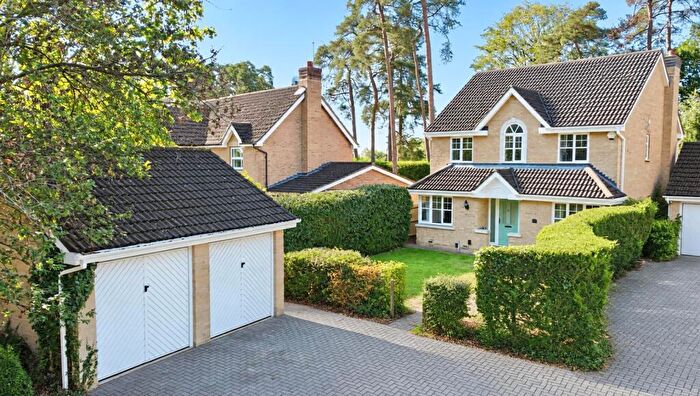 4 Bedroom Detached House For Sale In Paget Close, Camberley, GU15