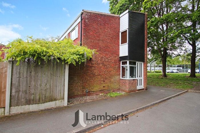 3 Bedroom Semi Detached House For Sale In Pembridge Close, Winyates West, B98