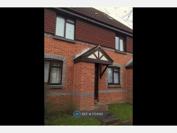 2 Bedroom Maisonette To Rent In Rowe Court, Reading, RG30