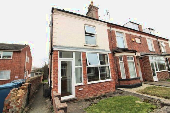 5 Bedroom Semi-Detached House To Rent In Chestnut Grove, Nottingham, Nottinghamshire, NG2