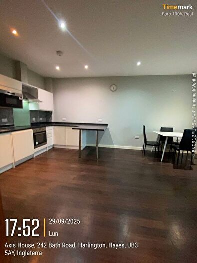 2 Bedroom Flat To Rent In Bath Road, Heathrow, UB3