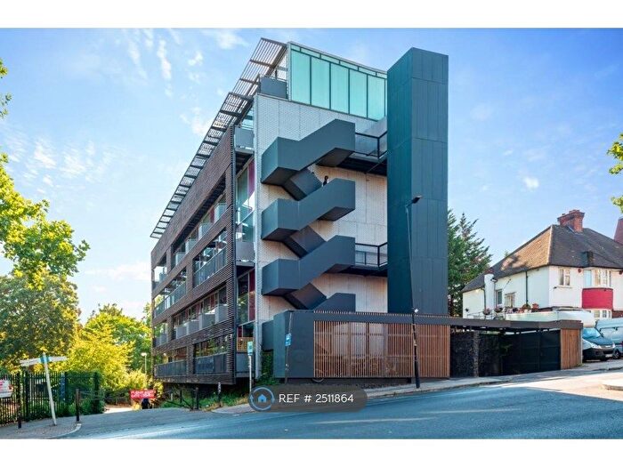 2 Bedroom Flat To Rent In Dog Kennel Hill, London, SE22