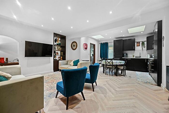 4 Bedroom Terraced House For Sale In Court Way, Acton, W3