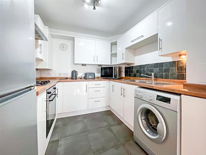2 Bedroom Flat To Rent In Chichester Wharf, Erith, Kent, DA8
