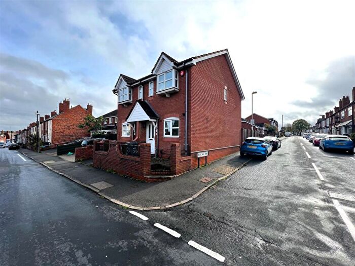 2 Bedroom House To Rent In Malt Mill Lane, Halesowen, West Midlands, B62