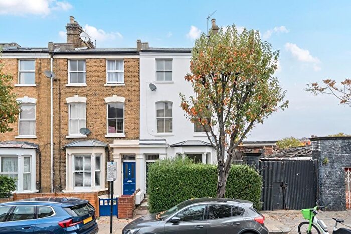 2 Bedroom Flat For Sale In Bryantwood Road, Holloway Road, N7