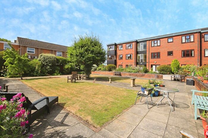 2 Bedroom Flat For Sale In Lincoln Road, Peterborough, Cambridgeshire, PE1