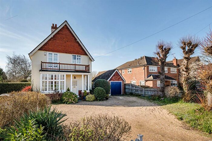 3 Bedroom Detached House For Sale In Wargrave Road, Twyford, Reading, Berkshire, RG10