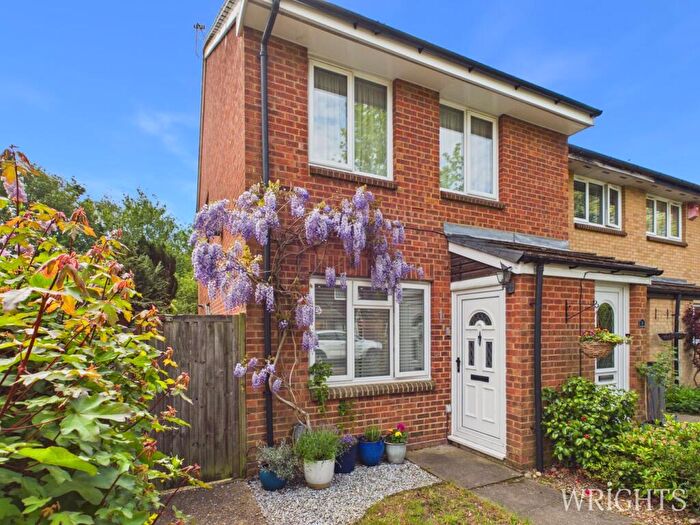 1 Bedroom Ground Maisonette For Sale In Ramblers Way, Welwyn Garden City, AL7