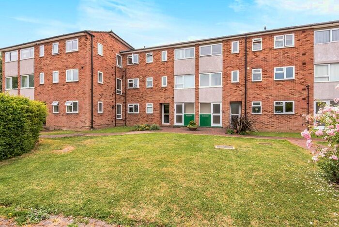 2 Bedroom Flat To Rent In Fawcett Road, Windsor, SL4