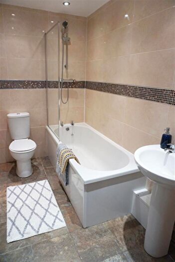 3 Bedroom Apartment To Rent In Balmoral Terrace, NE6