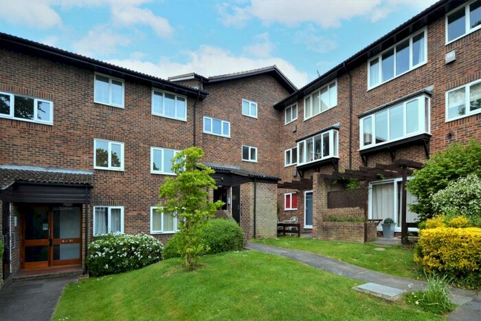 2 Bedroom Flat To Rent In Kingsleigh Walk, BR2
