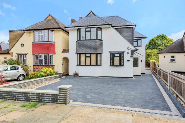 4 Bedroom Semi-Detached House To Rent In Appleton Gardens, New Malden, Surrey, KT3