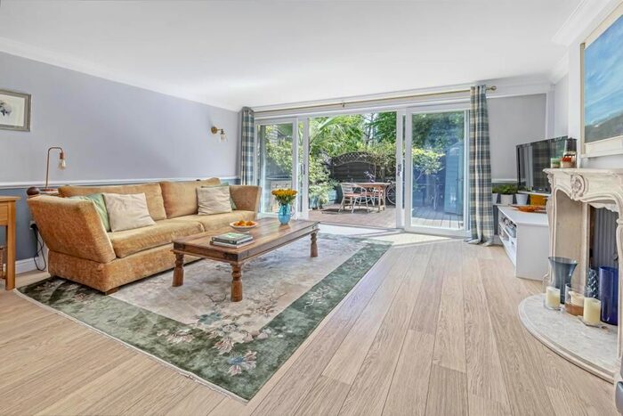 3 Bedroom Terraced House To Rent In Ebenezer Mussel House, Bethnal Green, E2