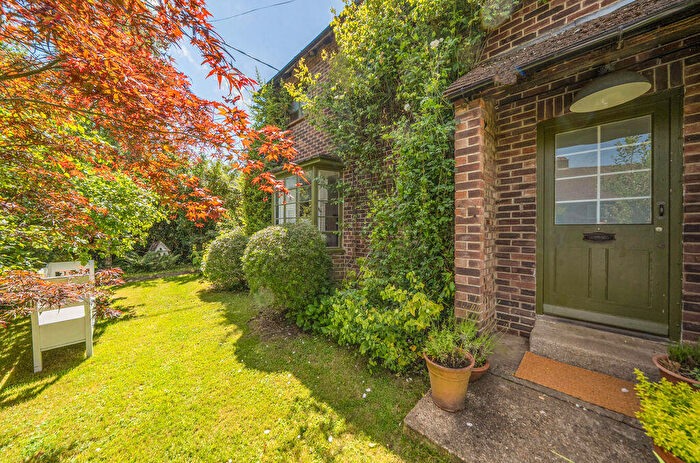 3 Bedroom Semi-Detached House For Sale In Elham, CT4
