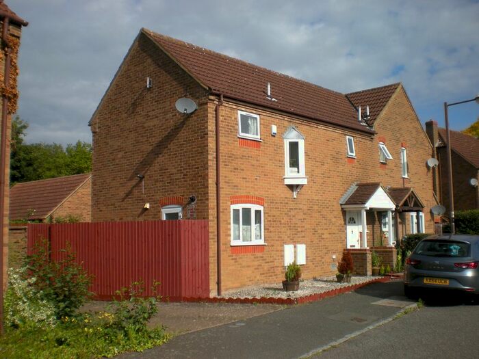 3 Bedroom Semi-Detached House To Rent In Linceslade Grove, Loughton, MK5