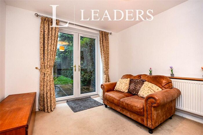 1 Bedroom Flat To Rent In Aldershot Road, GU2