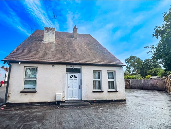 1 Bedroom Flat To Rent In West Road, Westcliff-On-Sea, SS0