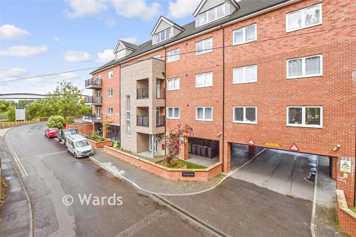 2 Bedroom Apartment For Sale In Mill Hall, Aylesford, Kent, ME20