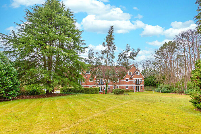 3 Bedroom Apartment To Rent In Portsmouth Road, Esher, KT10