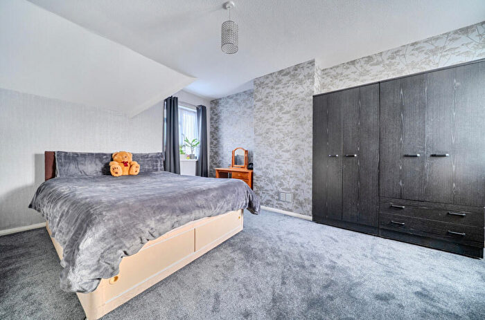 3 Bedroom Terraced House For Sale In Shinfield Road, Reading, Berkshire, RG2