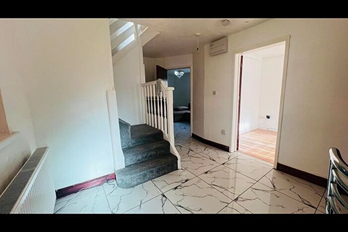 6 Bedroom Detached House To Rent In Dunsmore Road, Luton, LU1