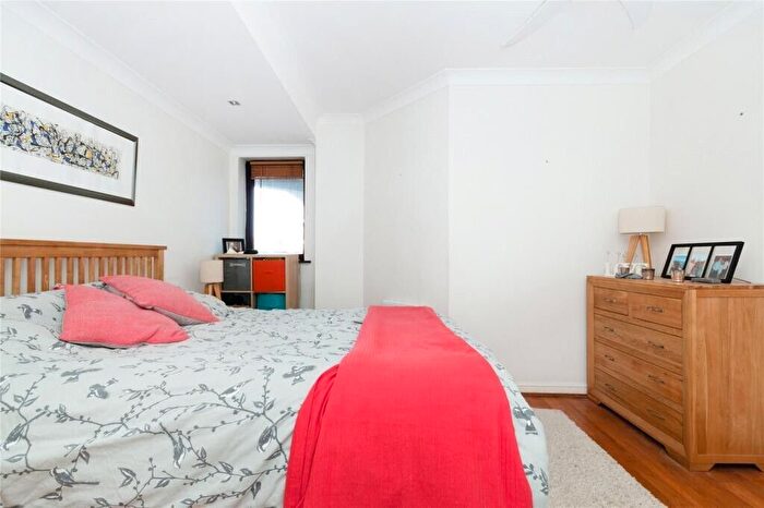 1 Bedroom Flat To Rent In Nine Elms Lane, London, SW8