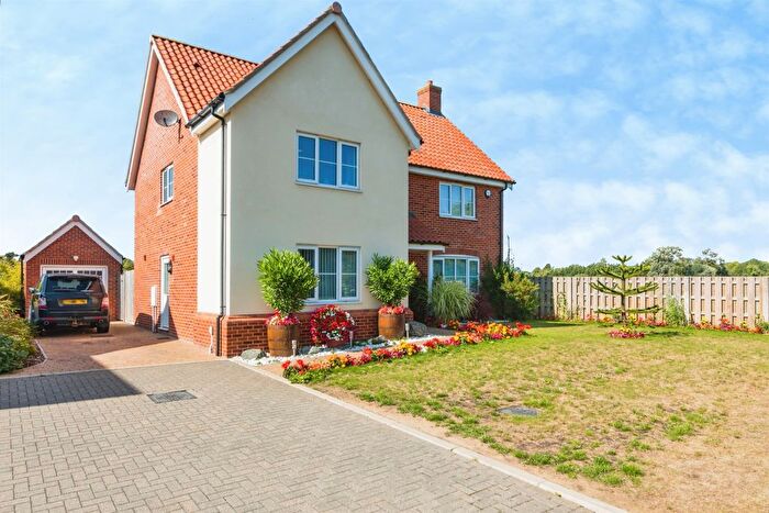 4 Bedroom Detached House For Sale In Yarmouth Road, Broome, Bungay, NR35
