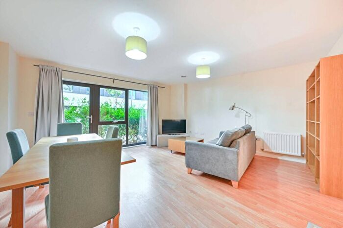 1 Bedroom Flat For Sale In Newman Close, Willesden Green, London, NW10