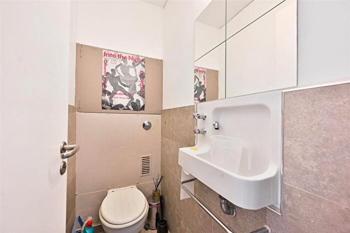2 Bedroom Flat For Sale In Defoe House, Barbican, London, EC2Y
