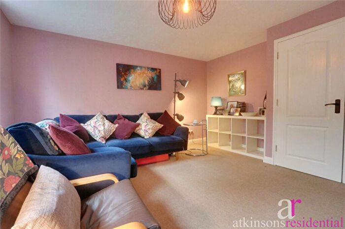 3 Bedroom Terraced House For Sale In Vicars Moor Lane, London, N21